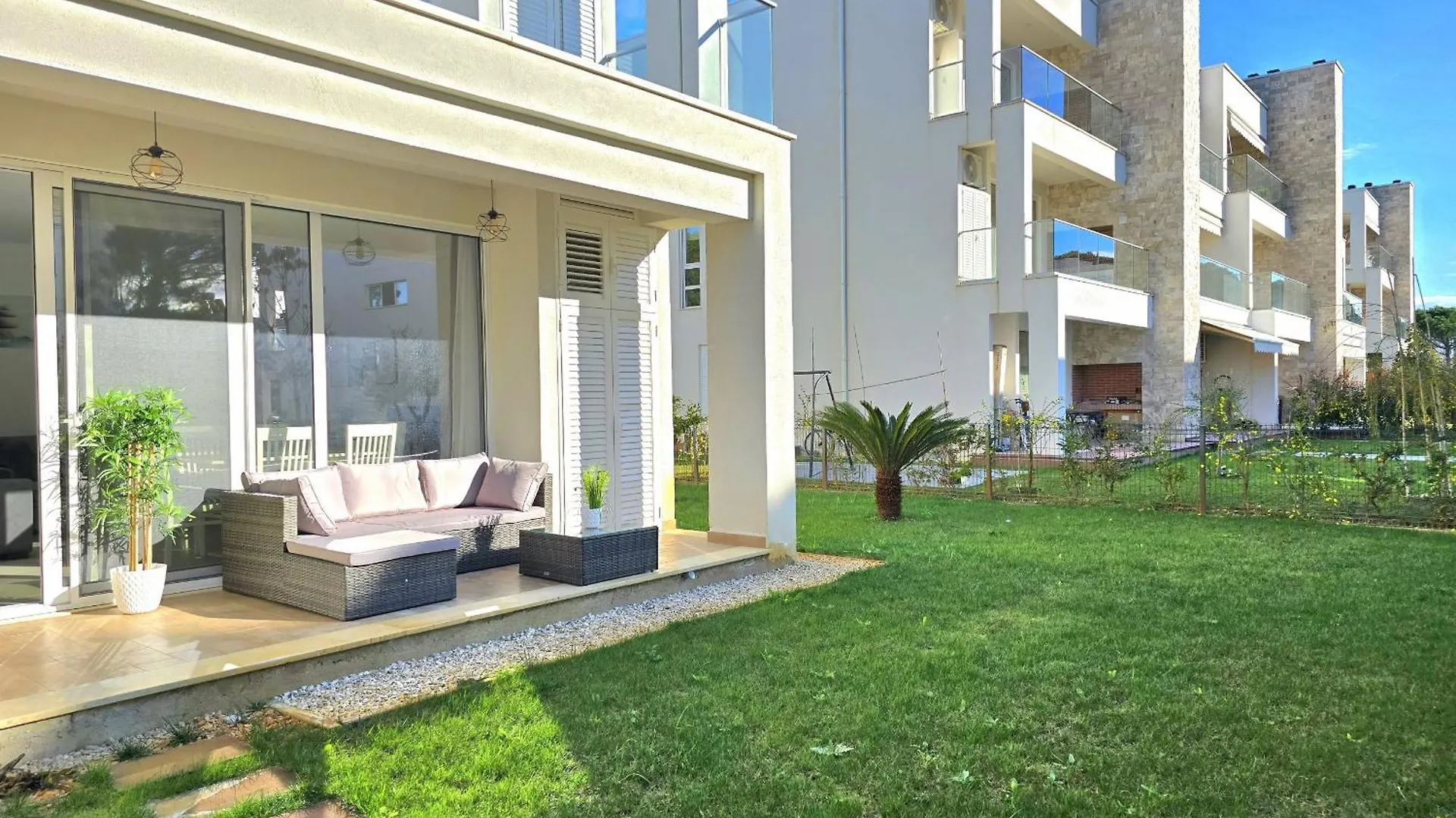 San Pietro Garden Apartment - 299 Δυρράχιο 0*,
